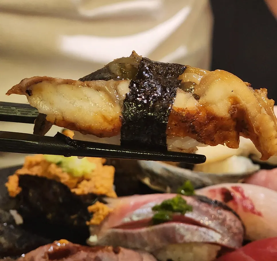 Various toppings from the jeong-sushi set