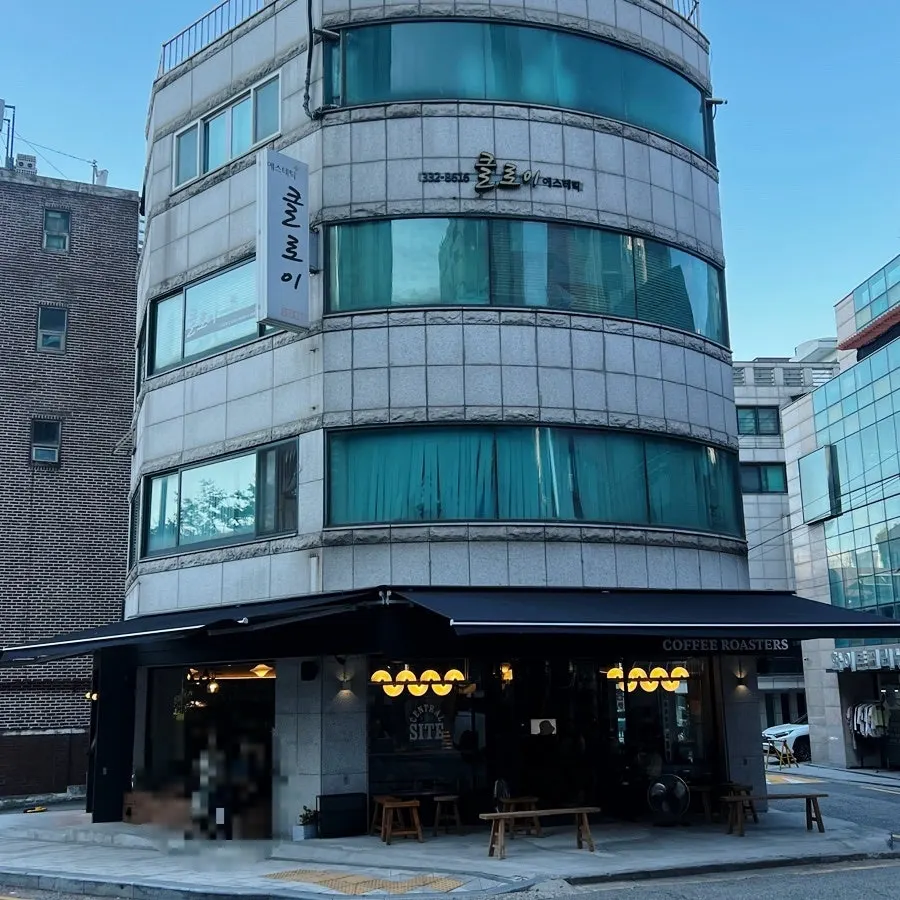 Exterior of Central Site Hapjeong in the alley near Hapjeong Station