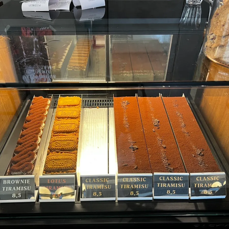 Tiramisu display case at Central Site Hapjeong