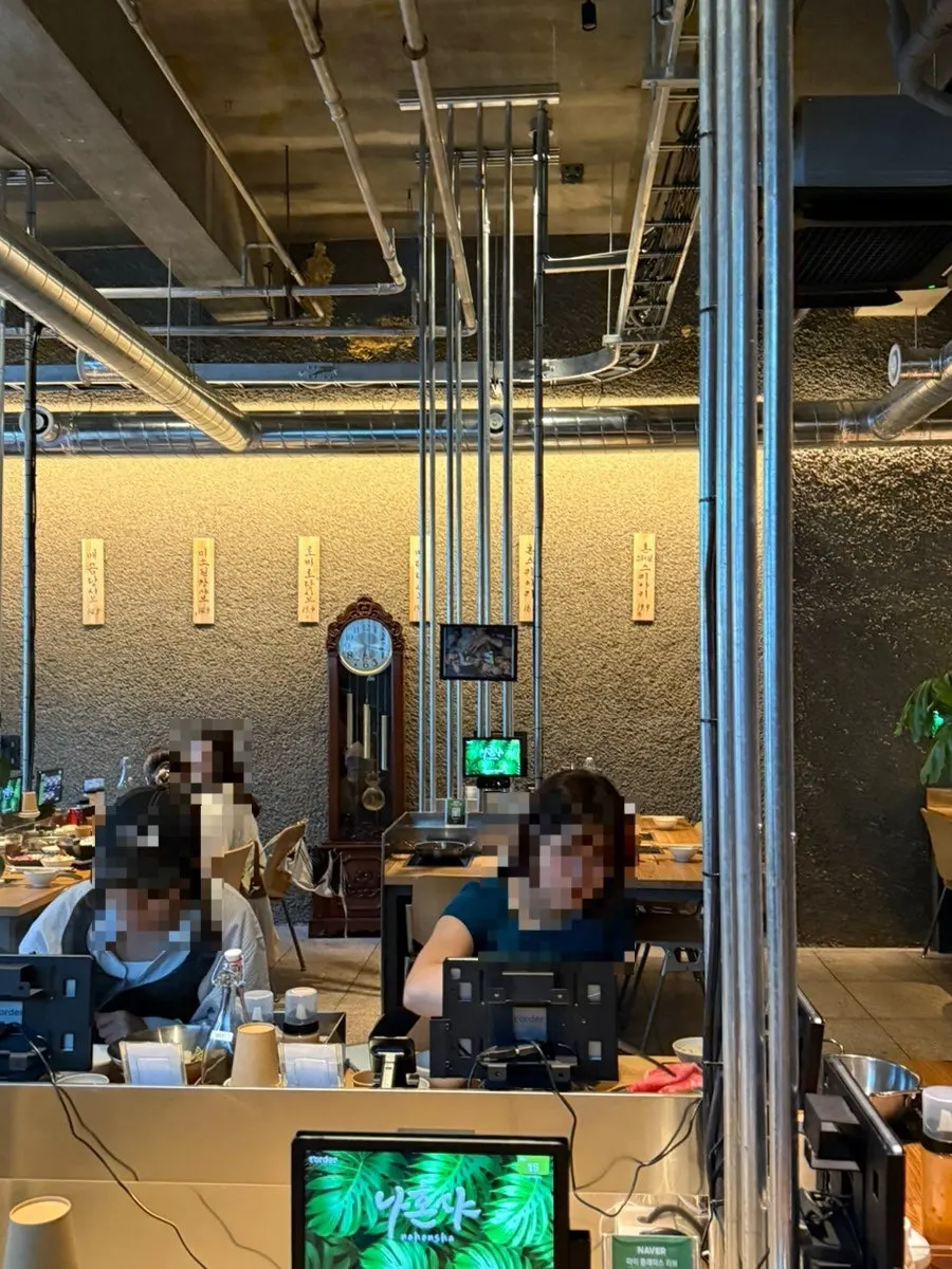 Quiet interior of Nahonsha