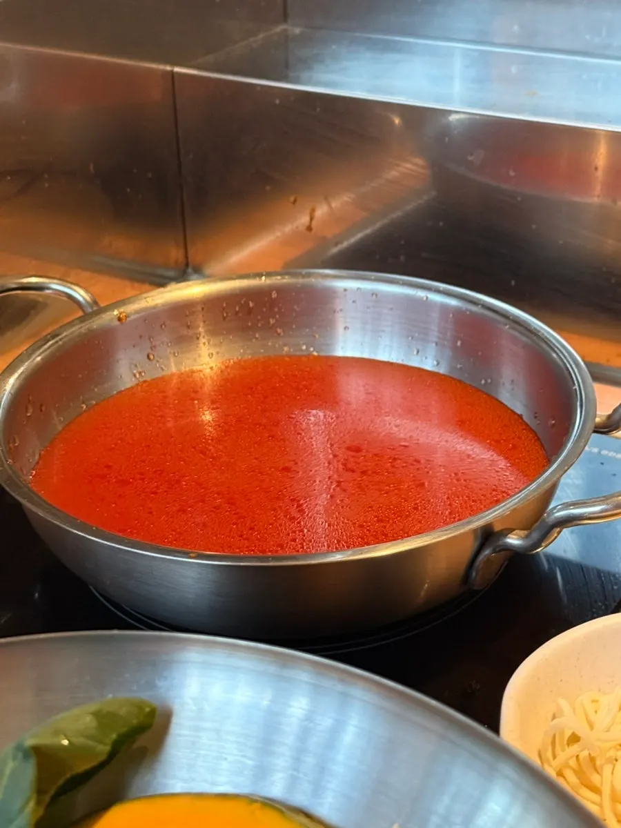 Tomato-broth pot setup