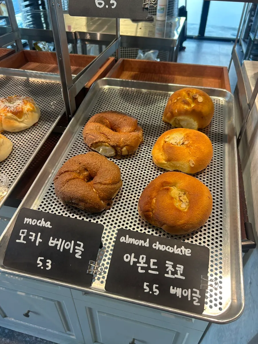 넓고 쾌적한 순테라스 내부 좌석