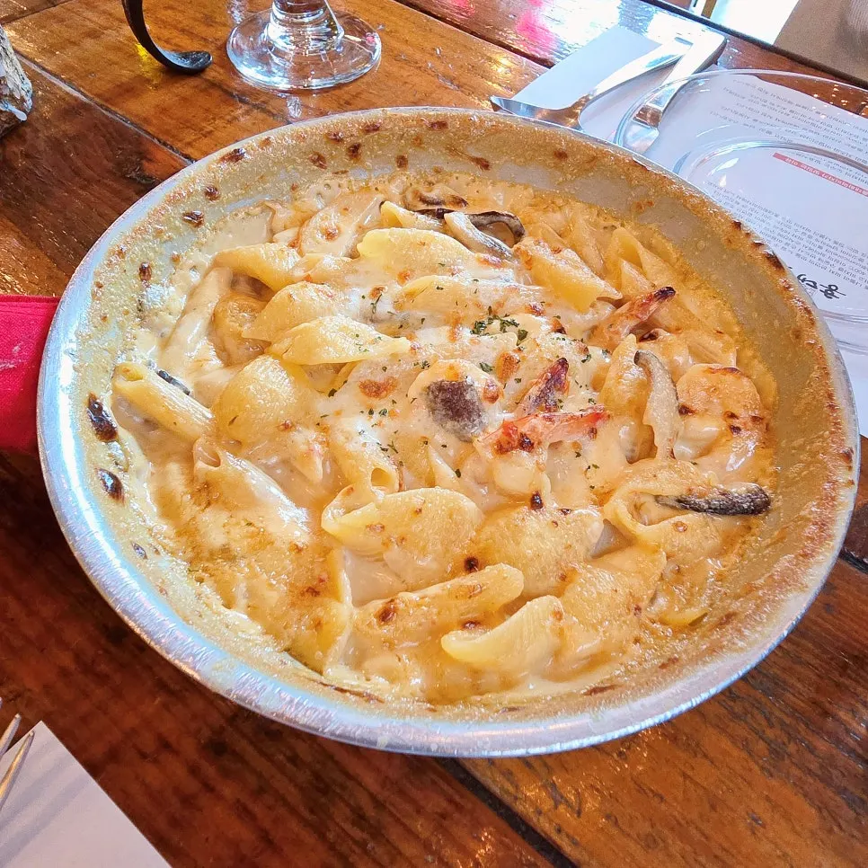 A plate of Gamberi Crema shrimp cream pasta