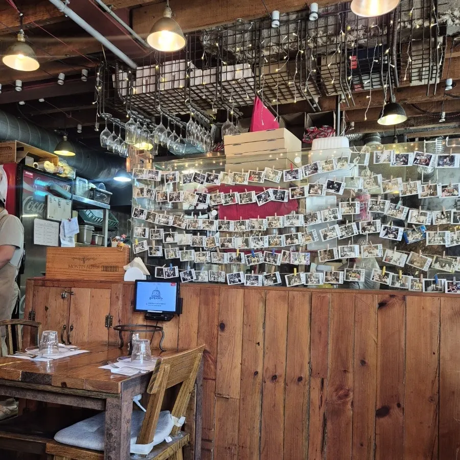 View of the entrance to Hongdae Hwadeok Pizza from the alley