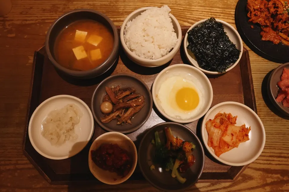Korean set meal spread at Deogiwa Hapjeong