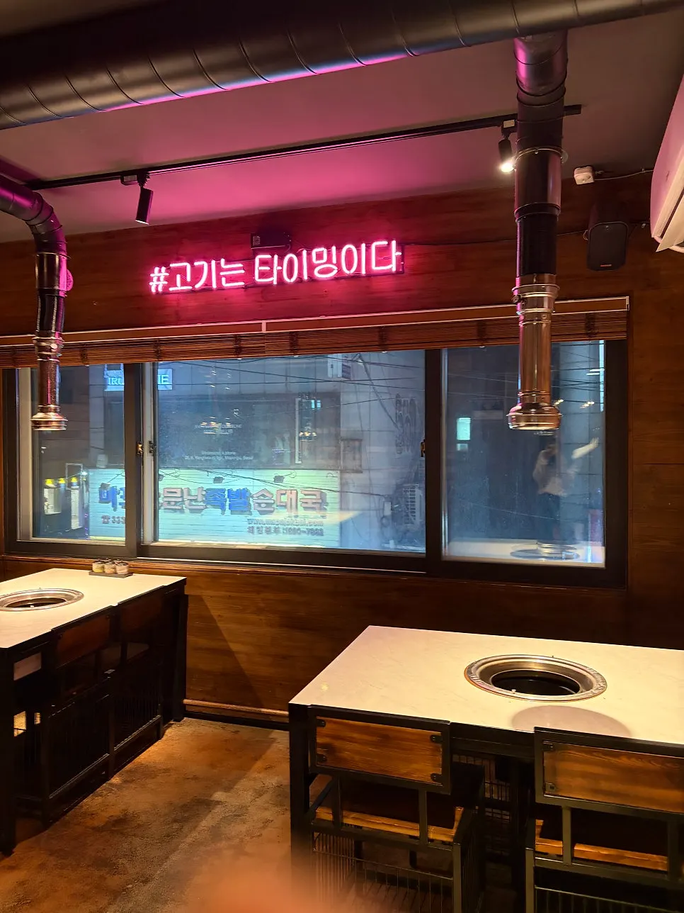 Room-style seating area inside Jeongyukdo