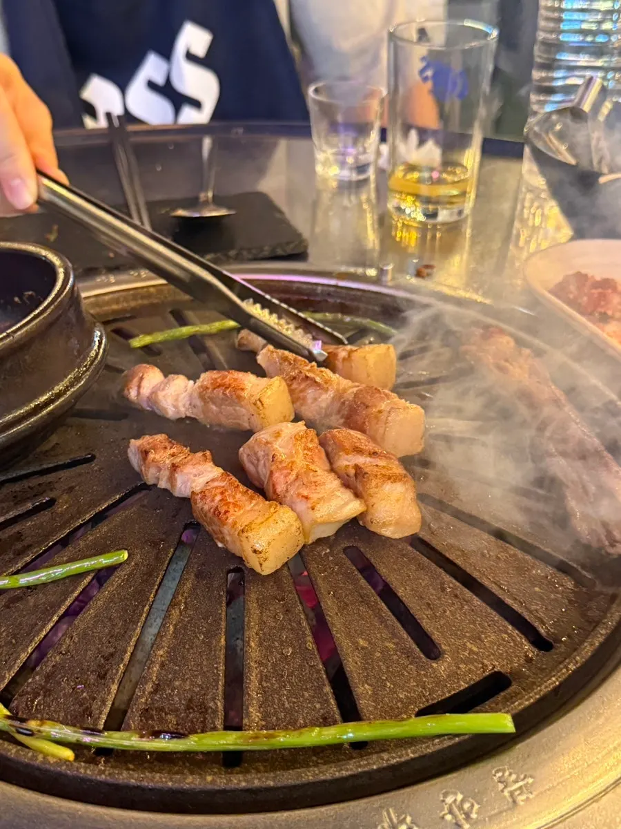 다 구워진 삼겹살 클로즈업