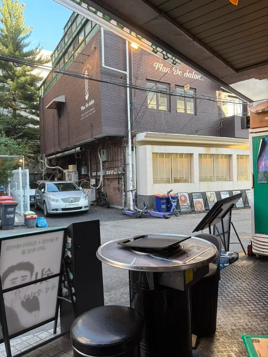 Evening view of the terrace at Gim Sukseong Hapjeong Branch
