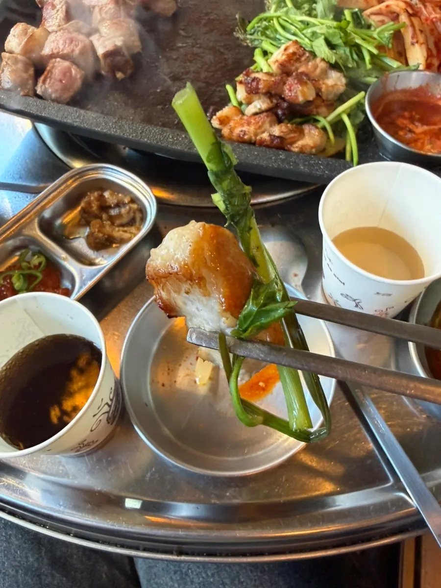 Samgyeopsal topped with scallion kimchi