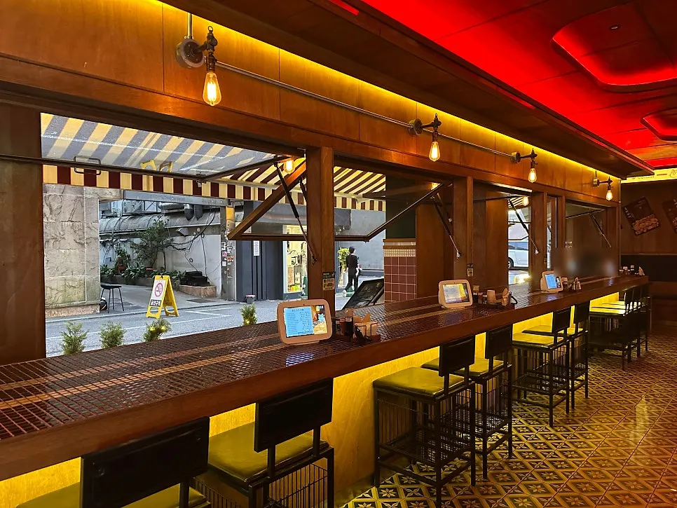 Window and table seating