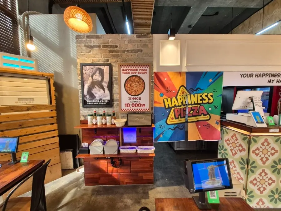 Clean interior of Happiness Pizza