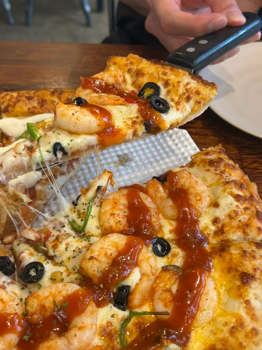 Close-up of the half-and-half pizza with gold edge crust