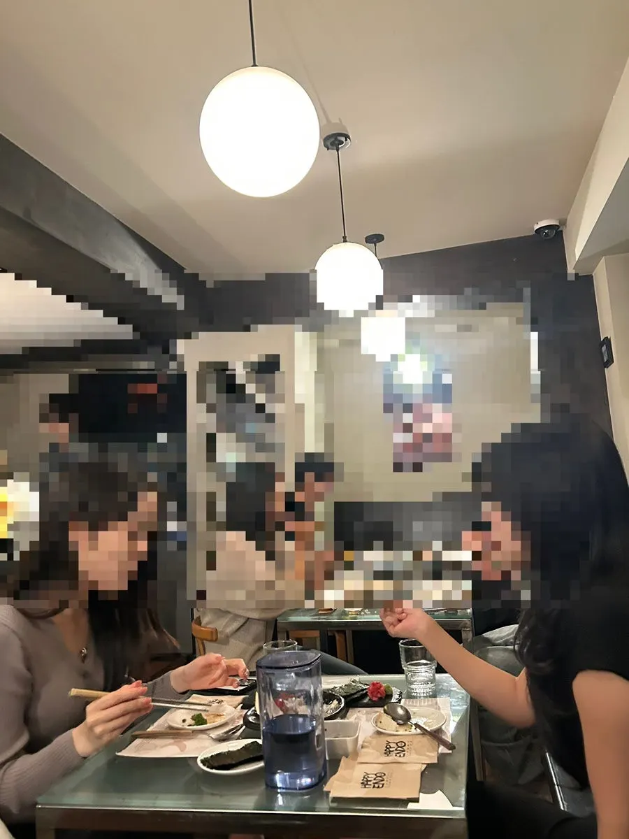 핫피엔도 4인석 테이블 자리