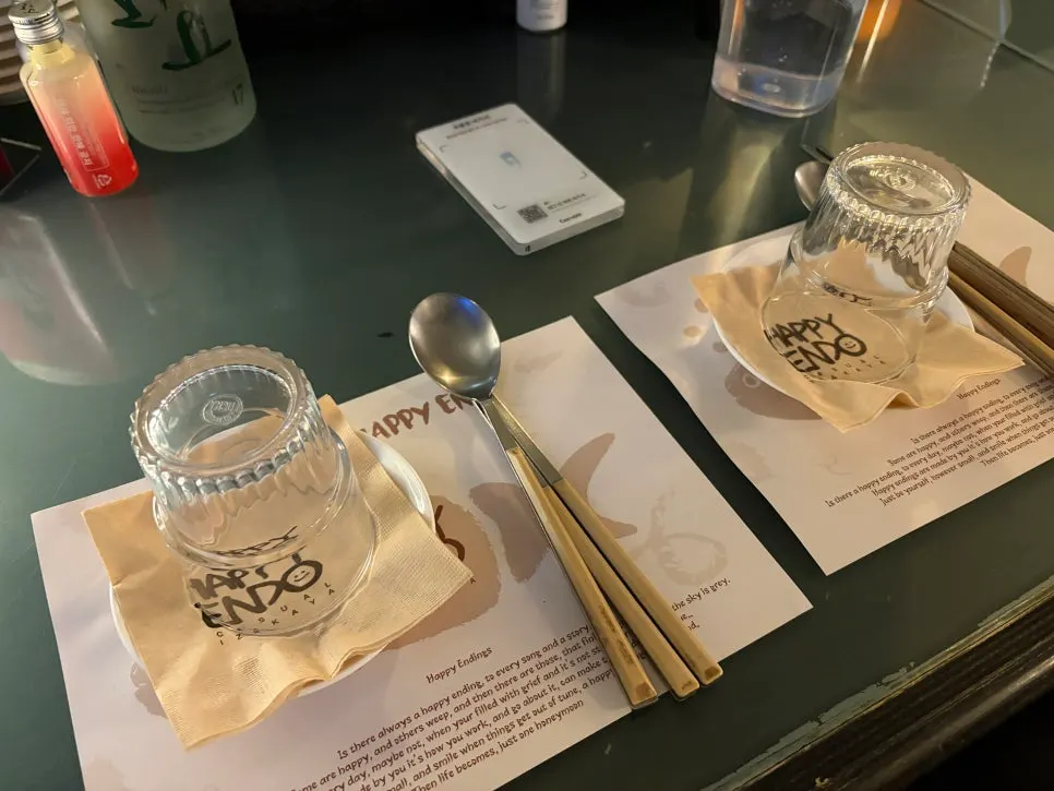 Cozy second-floor tables and atmosphere at Hatpiendo