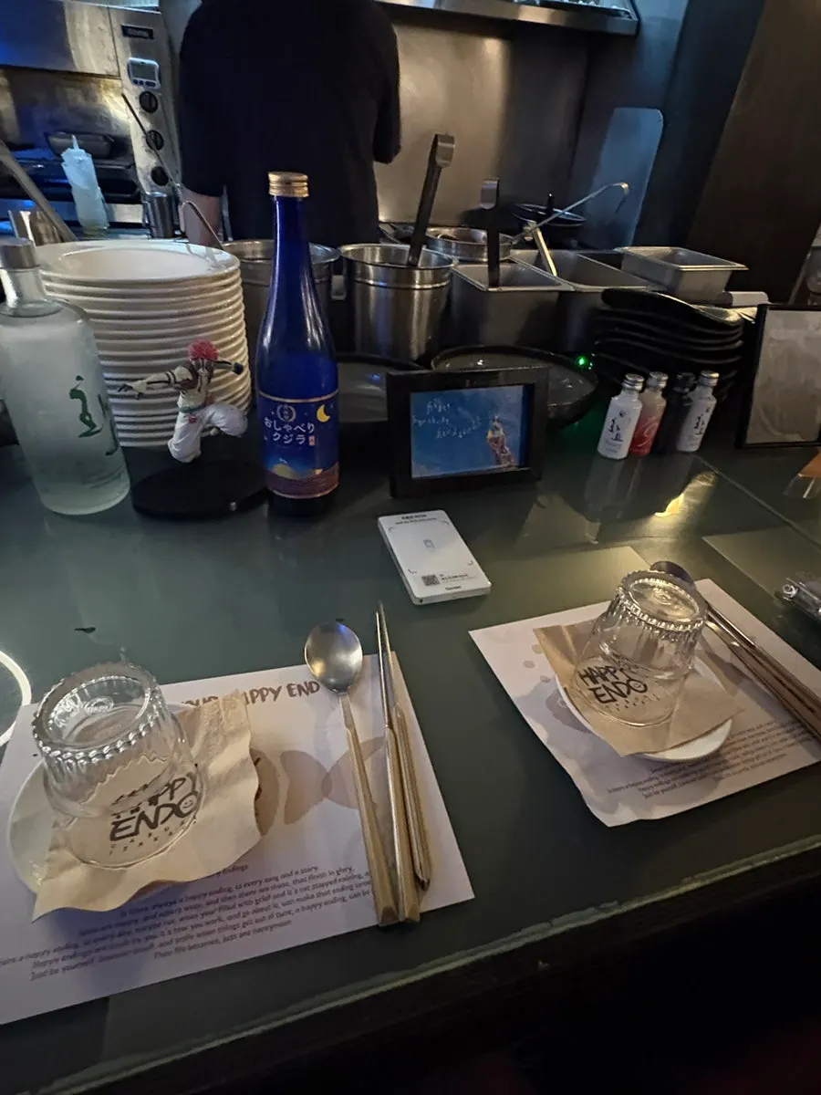 Hatpiendo table seating under soft lighting