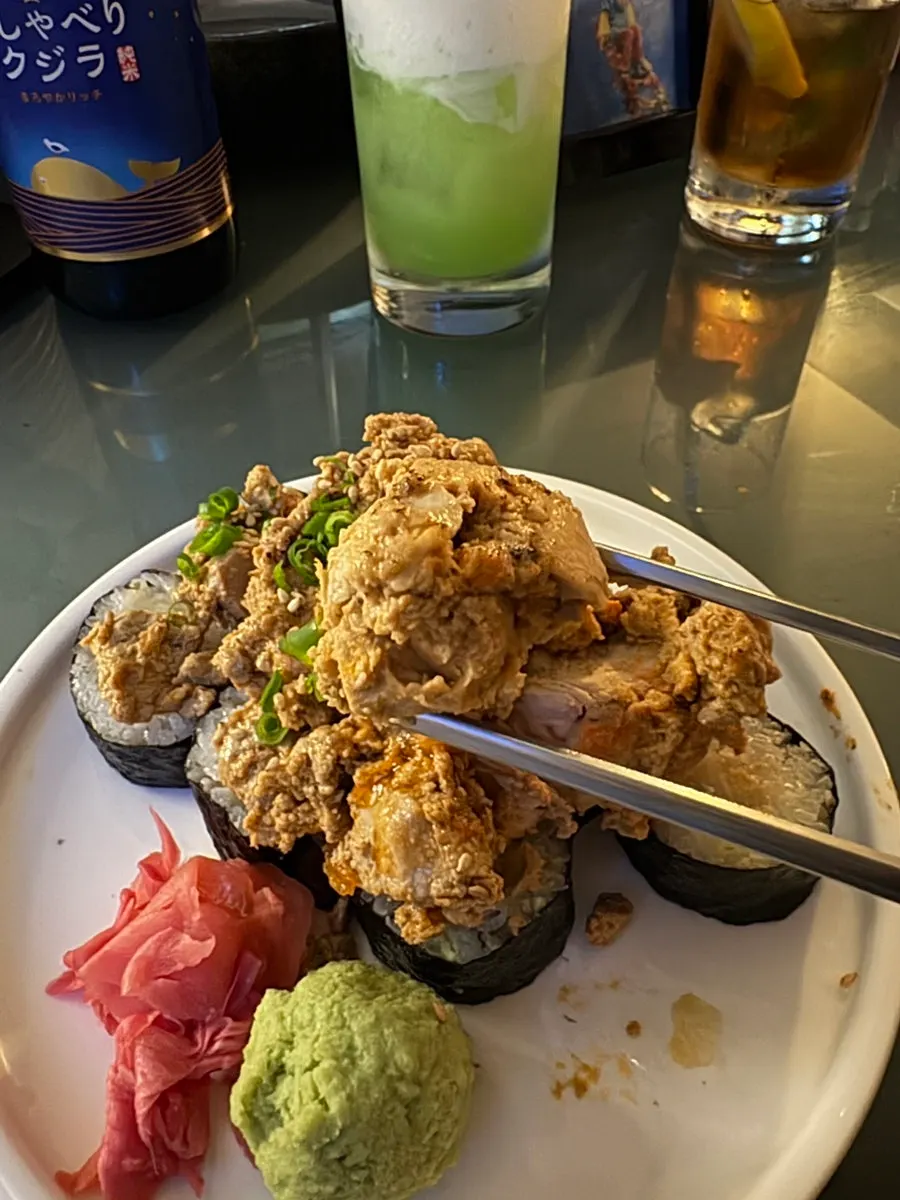 Remaining ankimo bomb salt gimbap on the plate