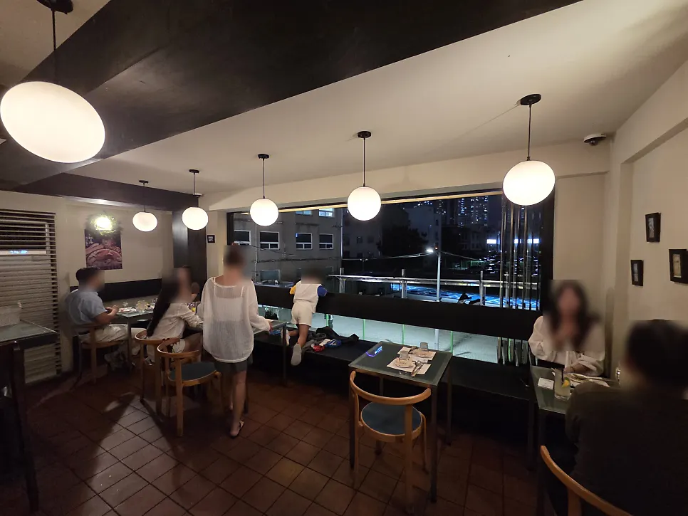 일본 심야식당 분위기의 핫피엔도 내부