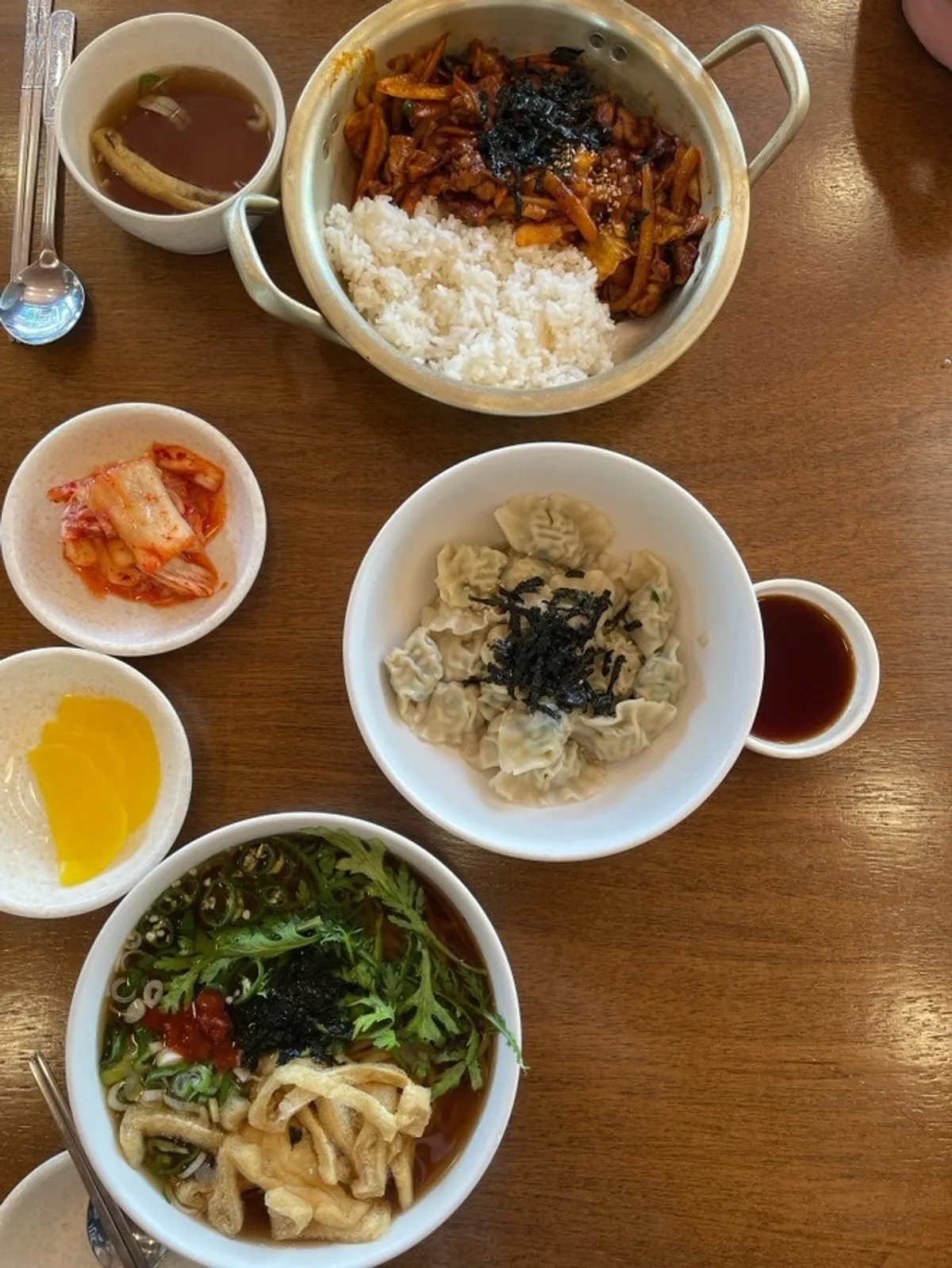 A bowl of spicy udon at Haengbokhan Udon Gage Seokchon Lake Branch