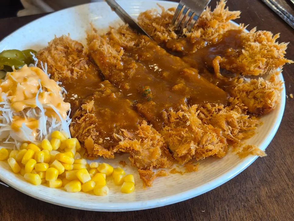 A plate of old-style Western-style pork cutlet