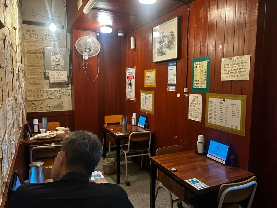 Seating and dining room atmosphere at Haengbokhan Udong Gage Dangwan Branch