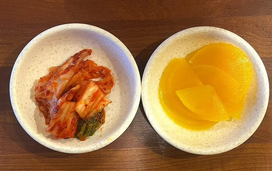 Basic side dishes of kimchi and pickled radish