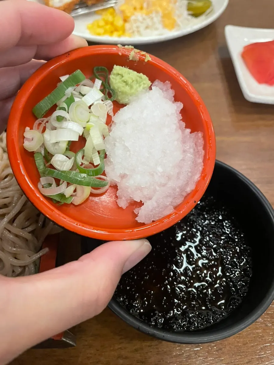 설탕 뿌린 꿀토마토 한 접시
