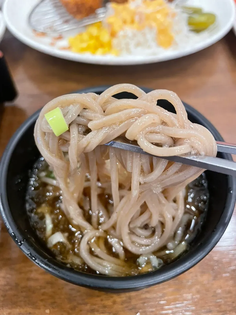 식사를 마친 행복한우동가게 석촌호수점 테이블