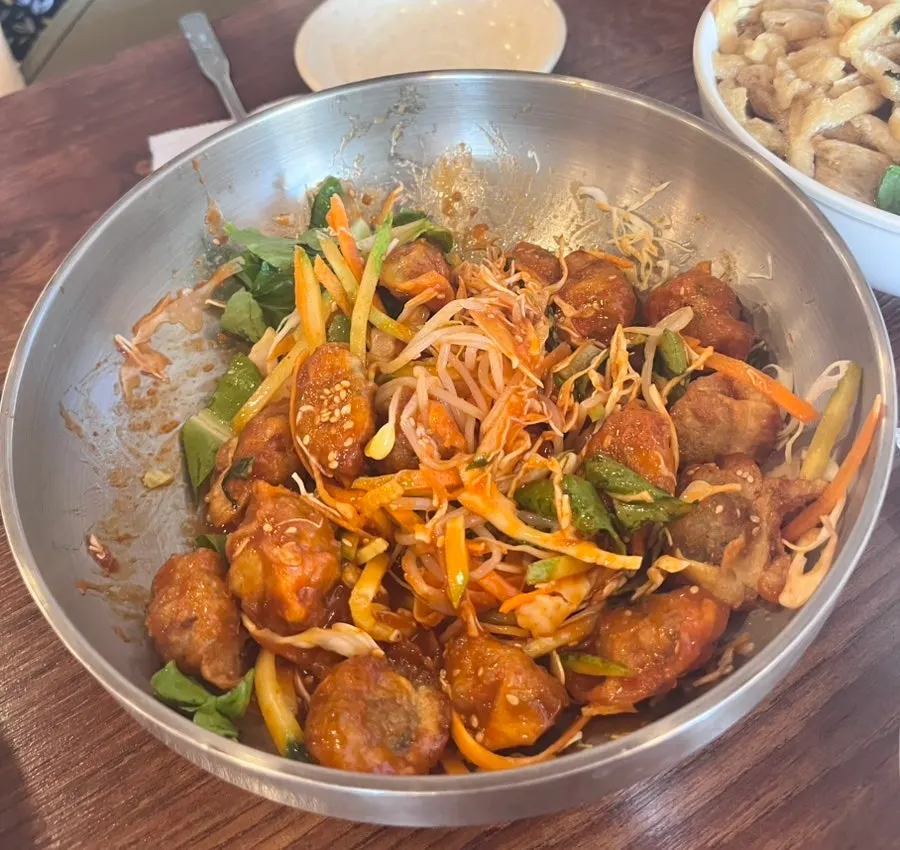 Spicy-sweet seasoned bibim mandu