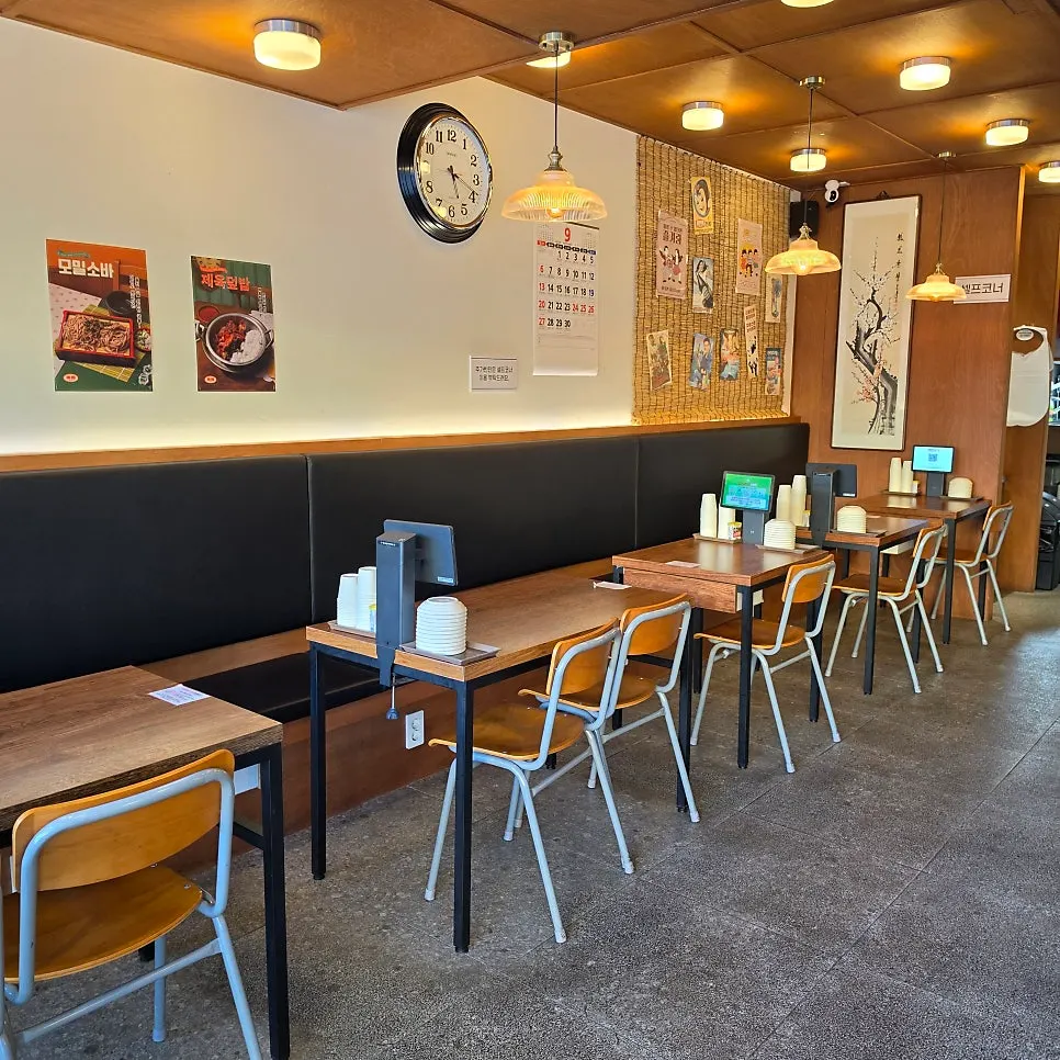 Table after finishing the gakgi udon and old-style pork cutlet