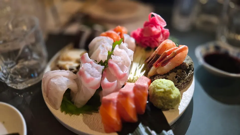 A plate of Hatpiendo's today's aged sashimi