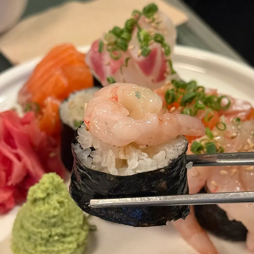 묵은지 사시미 소금김밥 클로즈업