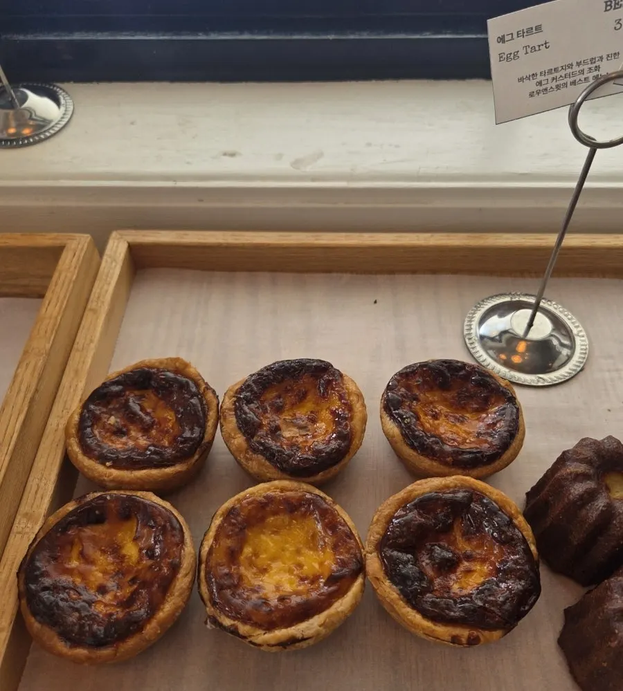Gorgonzola financier topped with honey