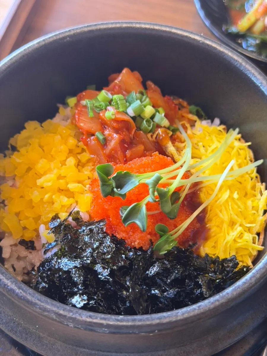 Pot rice albap topped with flying fish roe and vegetables