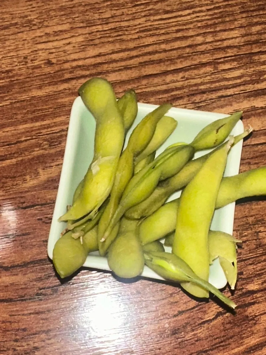 Green peas served as the table snack