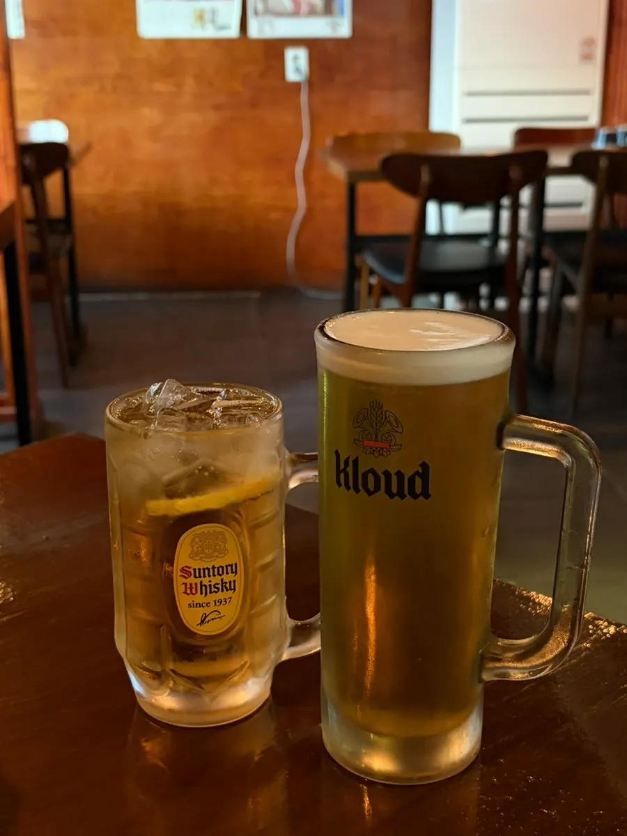 함께 주문한 산토리하이볼과 생맥주