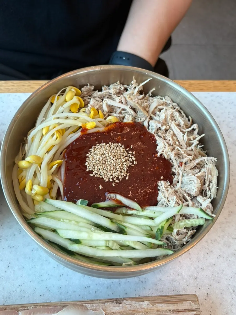 Extra-large rich bone-broth pork noodle soup