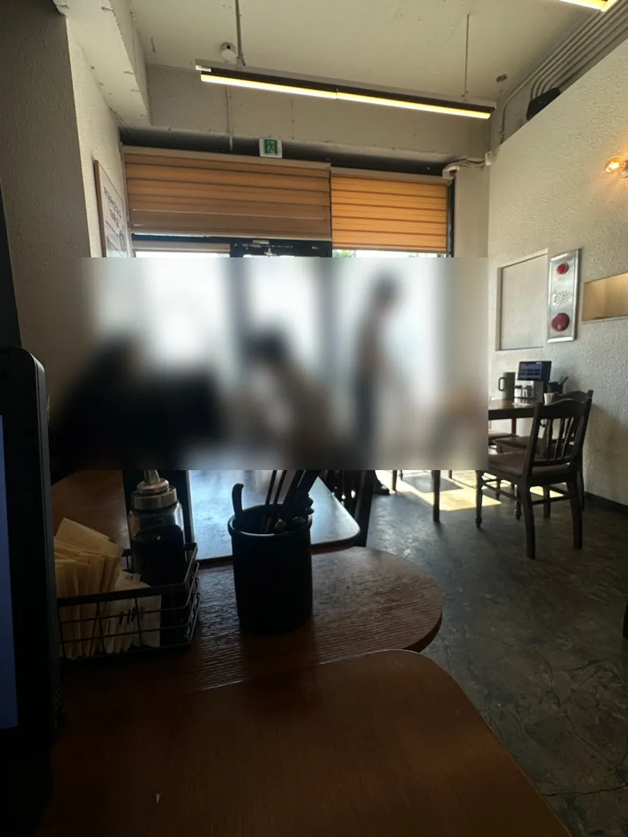 평일 오후 손시스시 하양점 내부