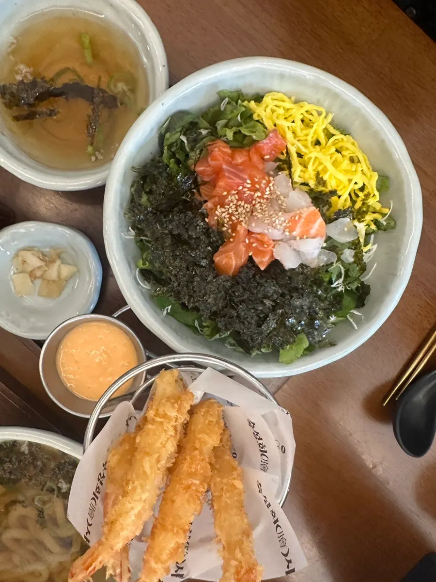 비벼 먹는 회덮밥