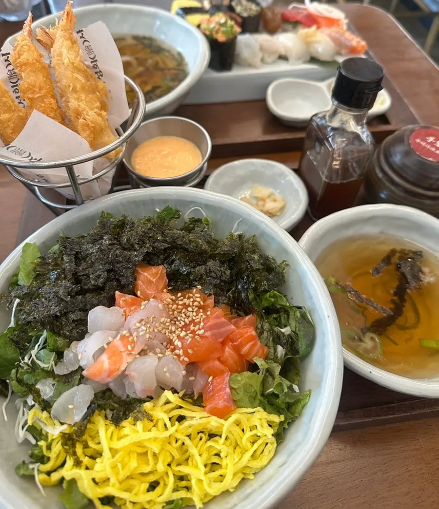 식사를 마친 손시스시 하양점 상차림
