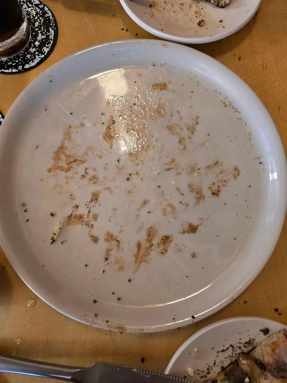 Empty plate after finishing the pizza