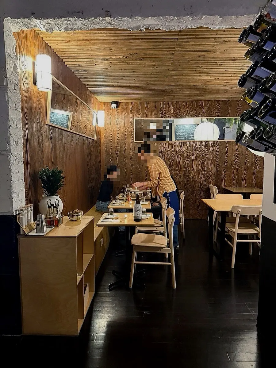 더피제리아마켓 입구 쪽 주방 바테이블