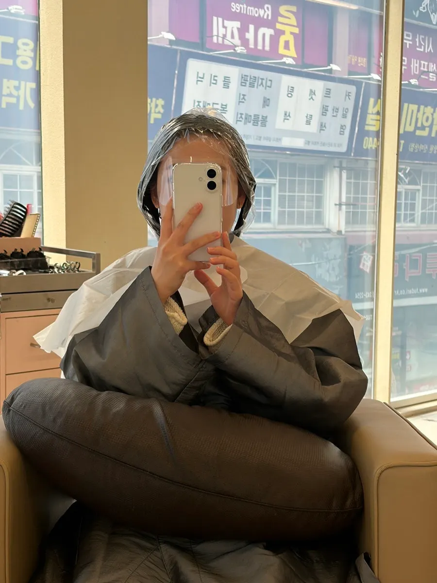 슬릭펌 진행 중 차분해지는 모발