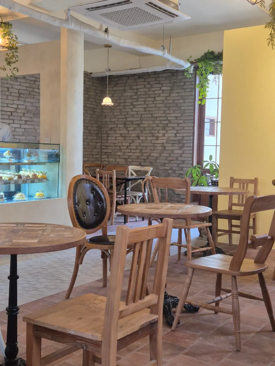 Hippy café's interior design