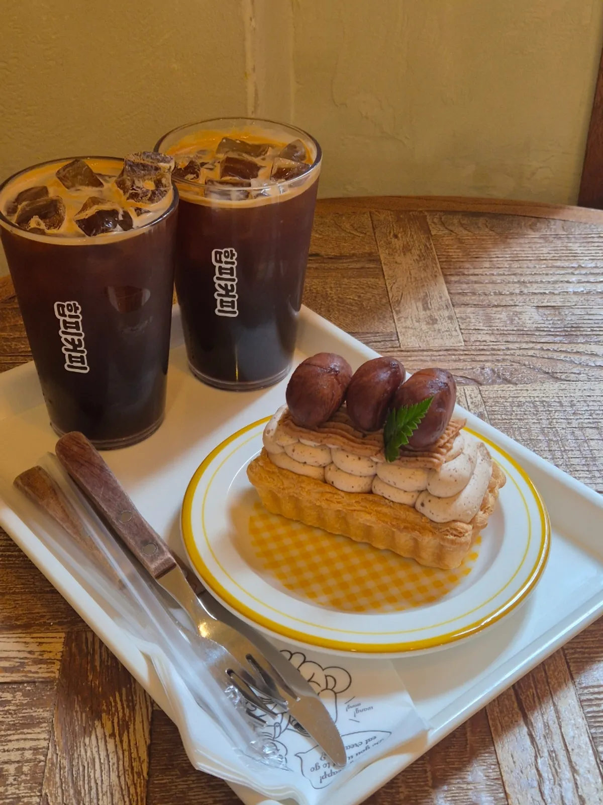 Mont Blanc chestnut cream pie and iced Americano set together