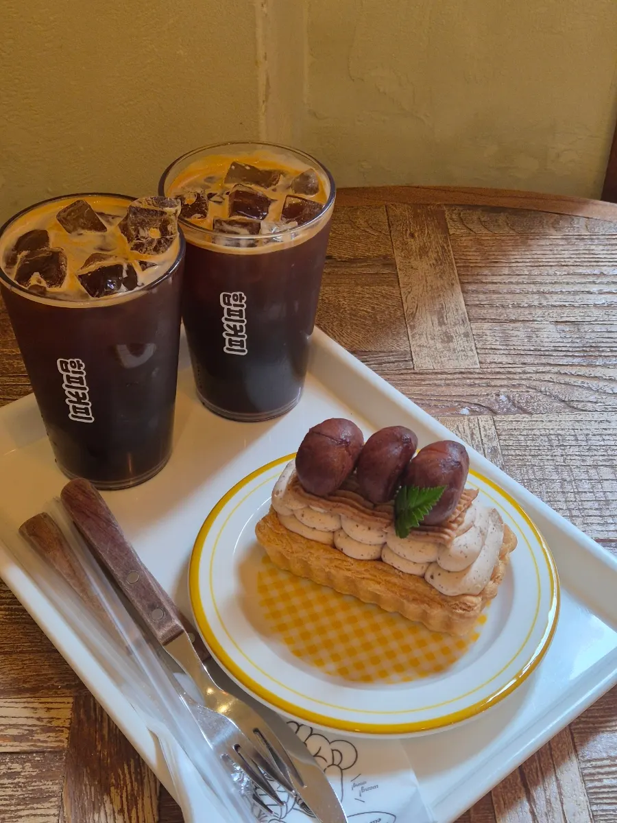 Dessert and coffee on the table at Hippy