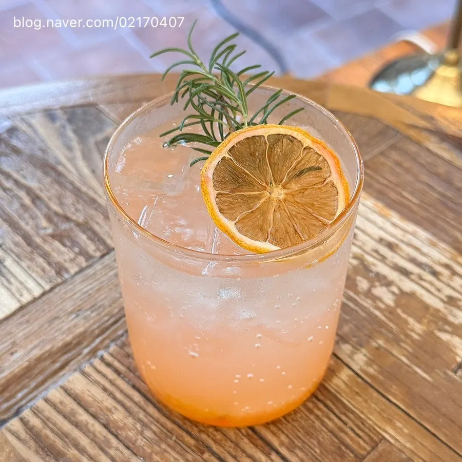 Hippy's peach ade with peach flesh
