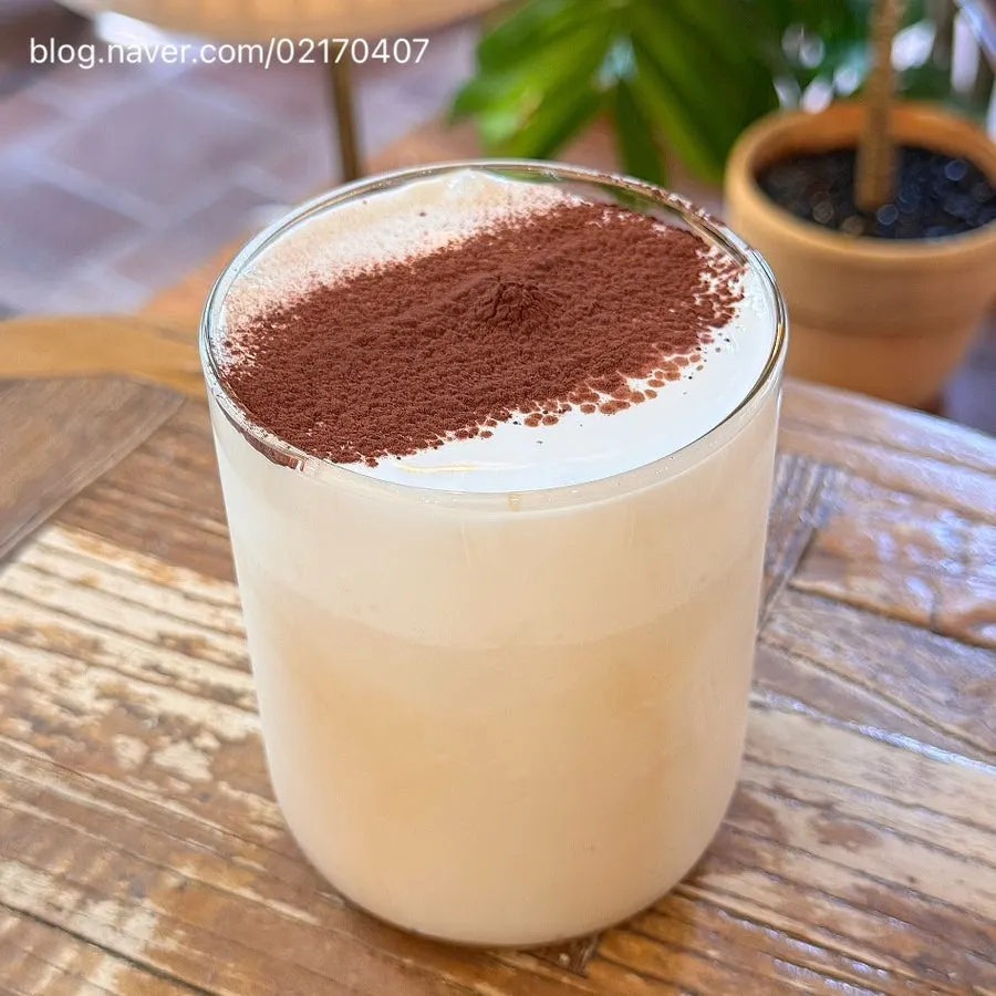 The Hippy latte topped with cream