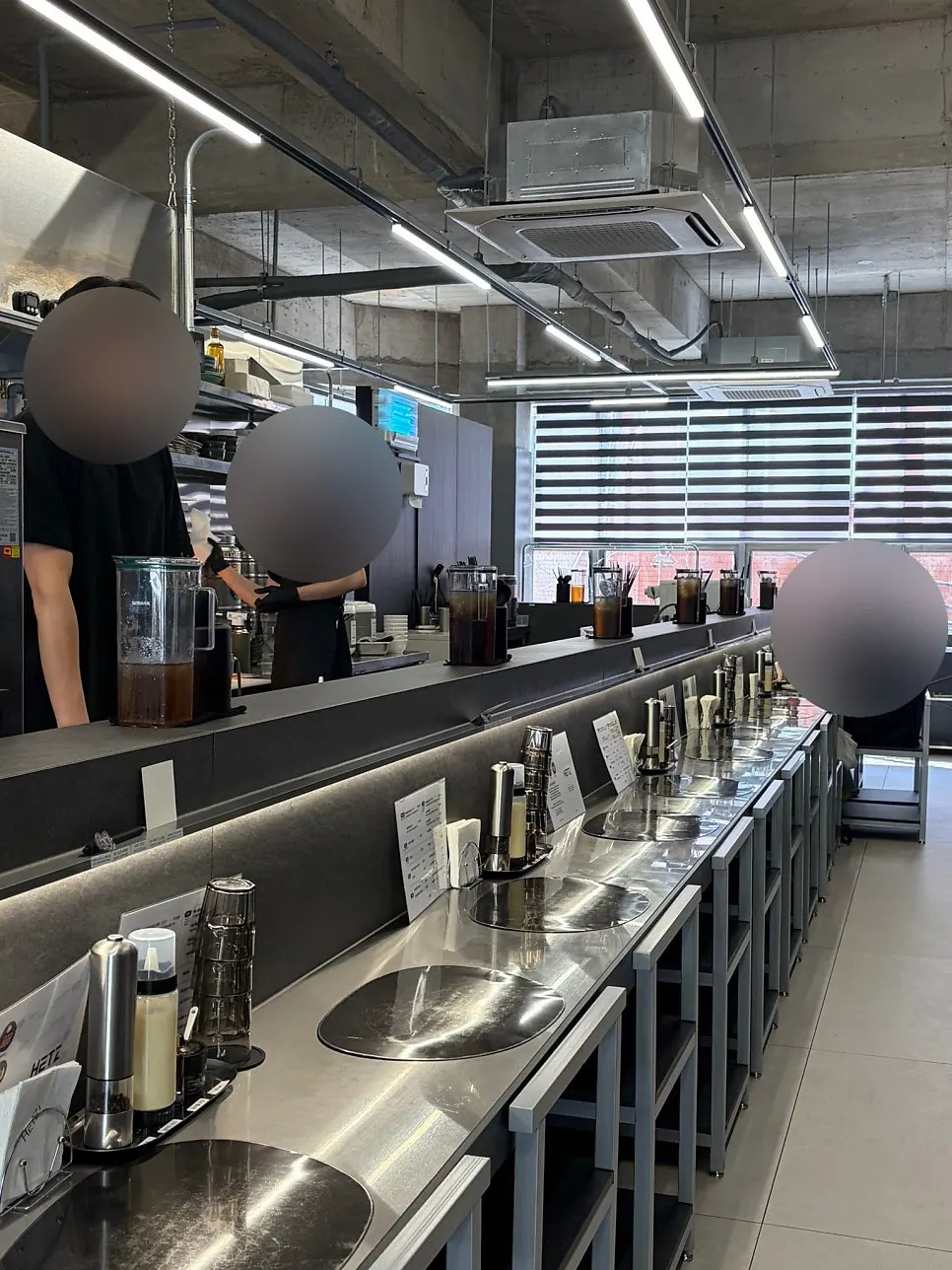 Silver-toned bar counter interior of Hets Jeonpo Branch