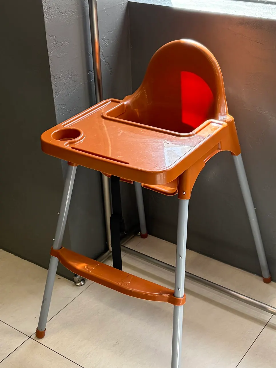 Orange baby chair at Hets Jeonpo Branch
