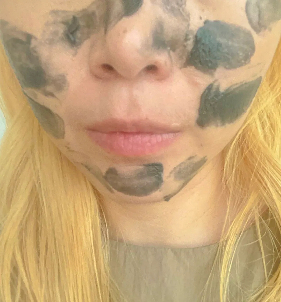 Charcoal cleansing balm for dry, blackhead-prone skin: HEEDA
